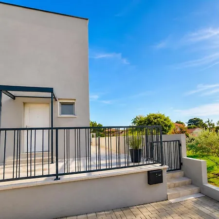 Sun & Pool House Apartamento Vir